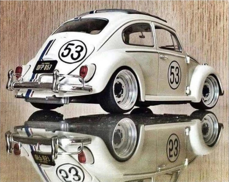 Une voiture blanche qui se distingue par son aspect propre et minimaliste dans cette broderie diamant. Voiture Blanche - j'adore la broderie diamant